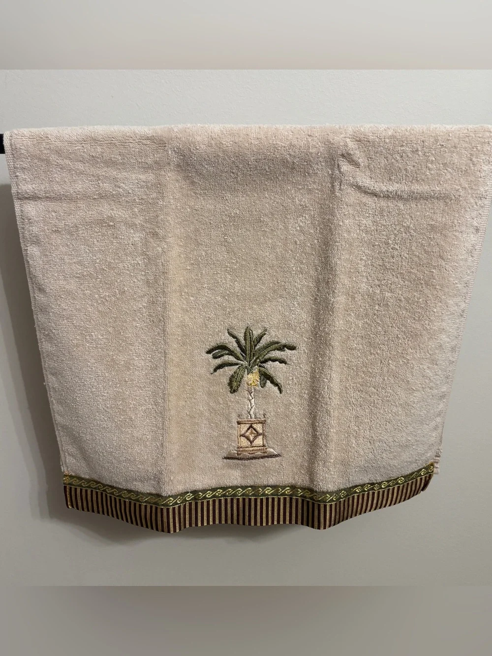Avanti Linens Banana Palm Embroidered Hand Towel Beige